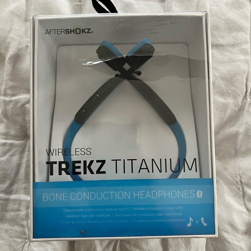 NEW IN BOX Trekz Titanium Bone Construction Headphones